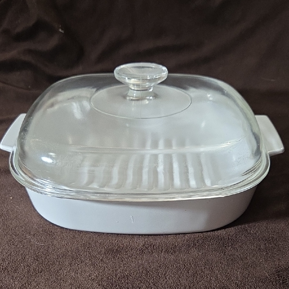 SALE XMASS Corningware White Baking Dish with Glass Lid